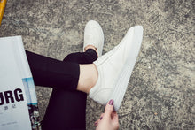 Skateboarding shoes for women, very confortable and beautyful. Womens foorwear. White and rose