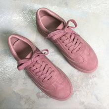 Skateboarding shoes for women, very confortable and beautyful. Womens foorwear. White and rose