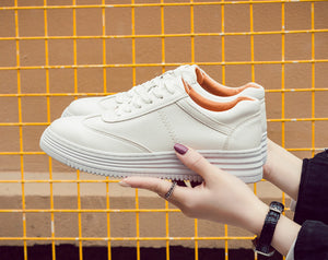 Skateboarding shoes for women, very confortable and beautyful. Womens foorwear. White and rose